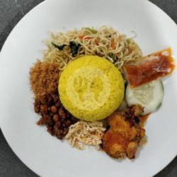 Nasi Kuning Lauk Ayam Bumbu Bali