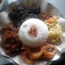 Nasi Campur   Cumi Komplit