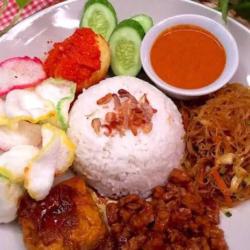 Nasi Uduk Telur Balado