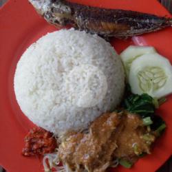 Nasi Pecel Ikan Laut Goreng