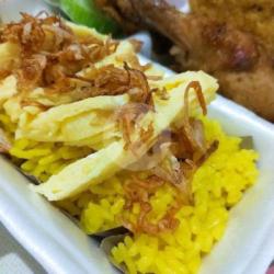 Nasi Kuning Ayam Goreng