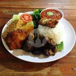 Nasi Tempong Ati Ampela Goreng