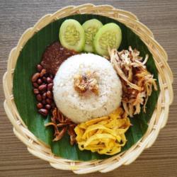 Nasi Lemak Ayam Goreng Suwir