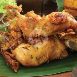 Nasi Pedas Teri Ayam Goreng Serundeng