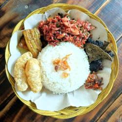 Nasi Campur Lawar Merah