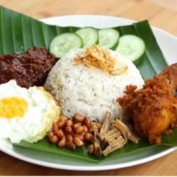 Nasi Uduk Ayam Telor Goreng