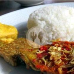 Ayam Penyet Dada Dan Tahu Tempe Sambal Merah