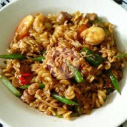 Mie Goreng Makaroni Telor Sosis