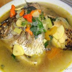 Pindang Ikan Ekor Kuning   Sambal   Lalapan   Es Teh