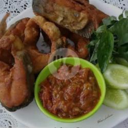 Lalapan Ikan Patin Goreng Tanpa Nasi