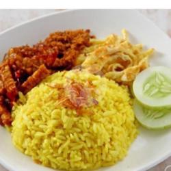 Nasi Kuning Telur Ceplok