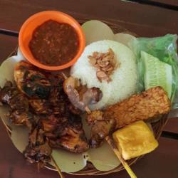 Nasi   Ayam Dd / Ph   Tahu   Tempe   Ati / Ampela