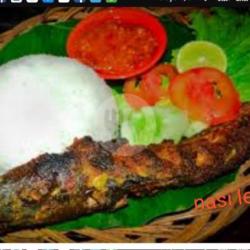 Paket Nasi Lele Goreng Telor