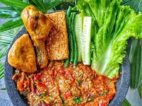 Sanum Ayam Pecel Kota Bunga, Tb Risma Masuk Gang Hj Pepen