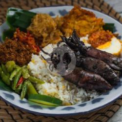 Nasi Campur Cumi