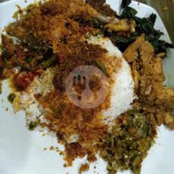 Nasi Ayam Serundeng Renyah Komplit