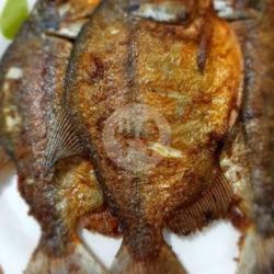 3 Ekor Bawal (saos Padang)   3 Nasi Putih