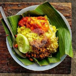 Nasi Kuning Ikan   Telur Dadar