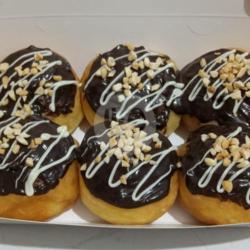 Donat Coklat Krim Taburan Kacang Sangrai Isi 3 Pcs