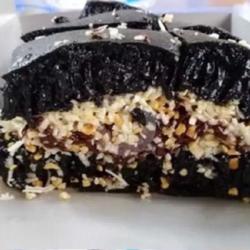 Black Forest Keju Kacang Meses Susu