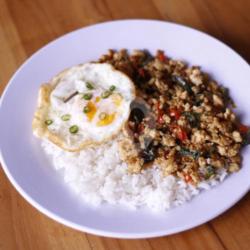 Thai Chilli Basil Chicken   Telor