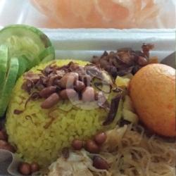 Nasi Kuning   Telur Balado/semur   Free 2 Gorengan