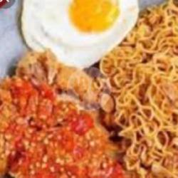 Indomie Goreng Ayam Penyet Plus Telor Ceplok