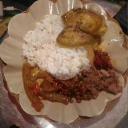 Nasi Gudeg Sambel Goreng   Ayam