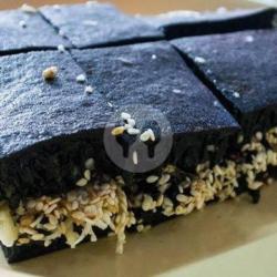 Martabak Black Forest  Wijen