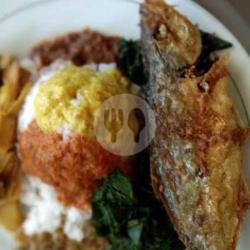 Nasi Ikan Kembung Goreng