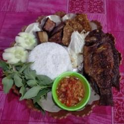 Nila Geprek Lalapan   Nasi