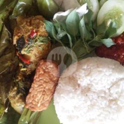 Nasi Tutug Oncom Pepes Ayam