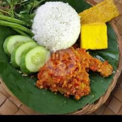 Nasi Ayam Penyet Merah Komplit