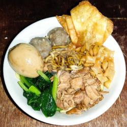 Mie Yamin Bakso Urat Sapi Telor