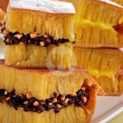 Martabak Manis Kacang Coklat Susu