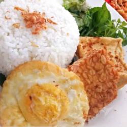 Lalapan Telur Tempe Tahu   Nasi