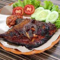 Ikan Bawal Laut Bakar