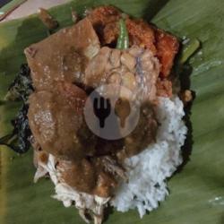 Nasi Gudeg Suwir Telur Tempe