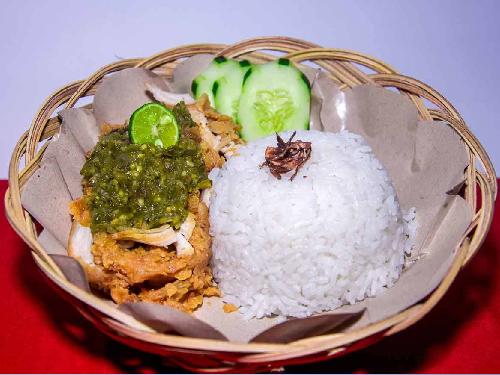 Ayam Geprek Lado Hijau, (Warung Legend)