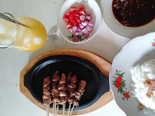 Sate Kambing Tegal yang sedang dibakar