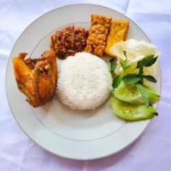 Lalapan Dada Tanpa Nasi