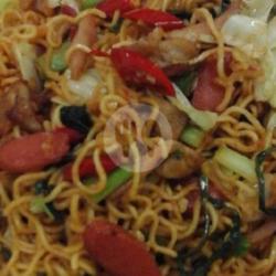 Mie Goreng Sayuran Telor Baso Sosis Ayam