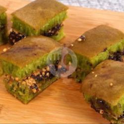 Terang Bulan Pandan Keju Kacang Kismis