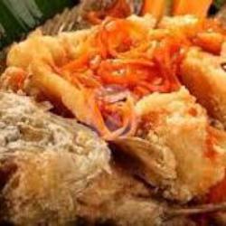 Gurame Crispy   Lalapan   Sambal   Es Teh