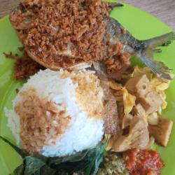 Nasi Ikan Bawal Goreng Balado