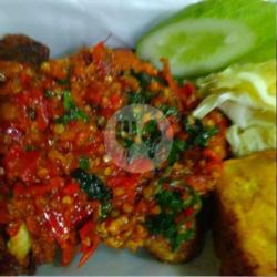 Dada Gepuk   Tahu Goreng   Sambal   Lalapan