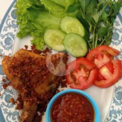 Ayam Goreng Ketumbar Paha Lalap Dan Sambal