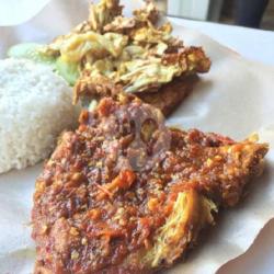 Nasi Ayam Penyet Kol Goreng