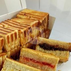 Roti Bakar Kasino Selai Campur