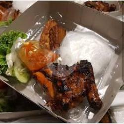 Ayam Bakar ,nasi Uduk,(paha)